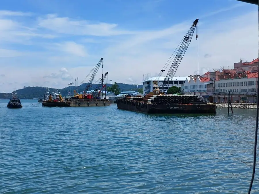 Demolition and piling, Mawilla 2 navy jetty